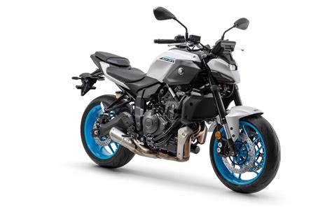 Yamaha MT-07 con fari a LED personalizzati