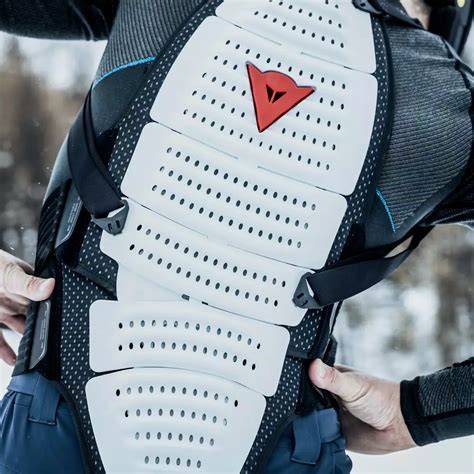 Immagine di protezioni Dainese in montagna