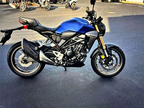 Honda CB300R in ambiente urbano