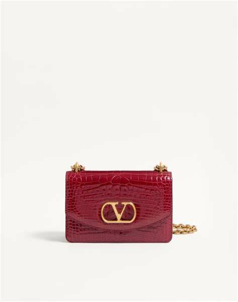 borsa Valentino rossa pelle coccodrillo dettaglio
