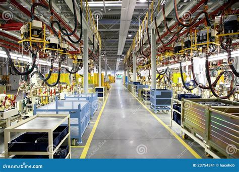 Immagine di Vespa storiche e linee di produzione