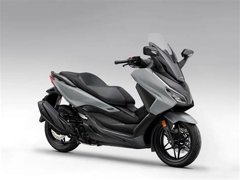 Honda Forza 350 vista frontale