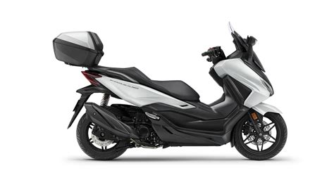 Honda Forza 350 vista laterale con parabrezza