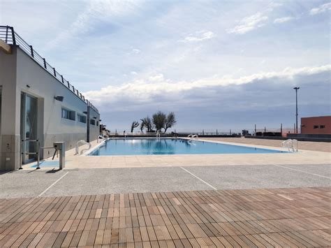 Ingresso elegante dello stabilimento balneare Blue Moon Lido