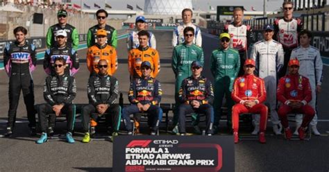 Foto di gruppo dei piloti Moto3 durante i test a Jerez