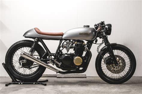 Honda CB500 Four Cafe Racer con serbatoio personalizzato