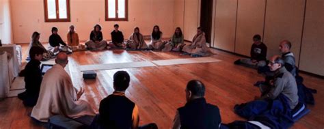 Panorama del Centro Vipassana Dhamma Atala immerso nel verde