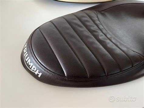 Dettaglio della sella di una Triumph Scrambler