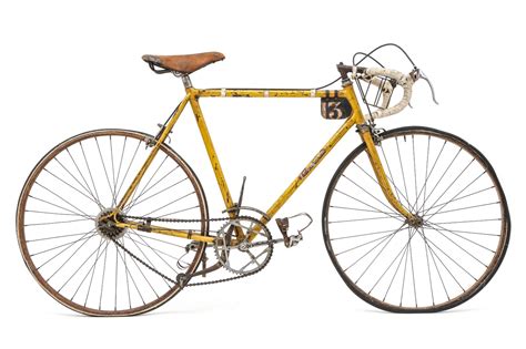 Vecchia bicicletta da corsa con marchio Bartali