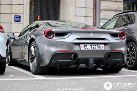 Ferrari 488 GTB vista anteriore