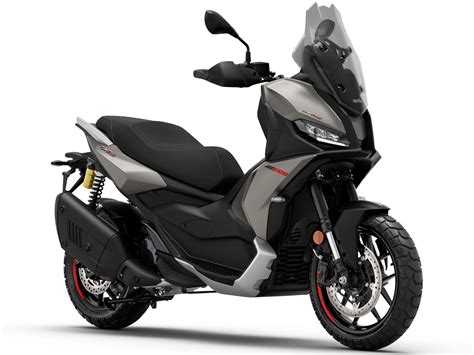 Aprilia SR GT 400 profile view
