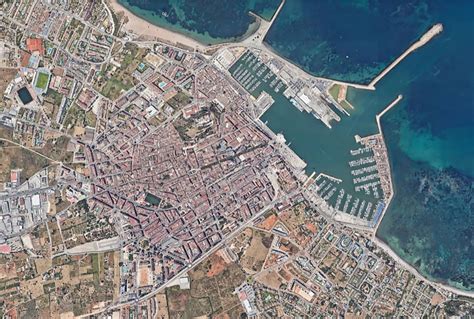 Vista aerea di Ponentopoli con la sua pista d'atterraggio