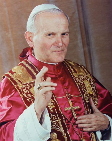 Papa Giovanni Paolo II che celebra una messa