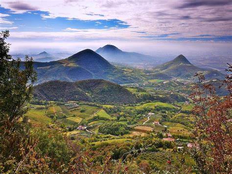 Immagine panoramica Colli Euganei e Villa Pisani